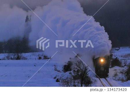 雪景色の磐越西線SL 134173420