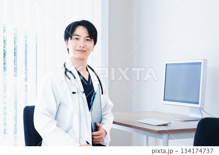 医師のポートレート 医師のポートレート 134174737