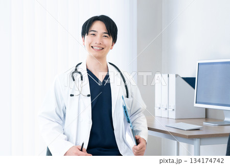 医師のポートレート 134174742