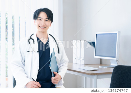 医師のポートレート 134174747