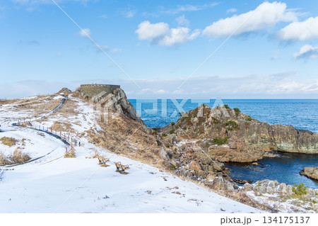 「青森県」雪景色の葦毛崎展望台 種差海岸 「青森県」雪景色の葦毛崎展望台 種差海岸 134175137