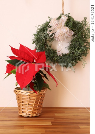 ポインセチアとリース ポインセチアとリース 134175521