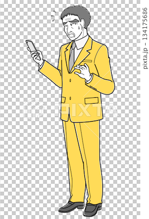 困った表情でスマートフォンを見ているスーツの中年男性・斜め左向き（シンプル） 134175686