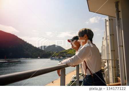 夫婦 港の眺め 134177122