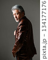 革ジャンを着た男性 134177176