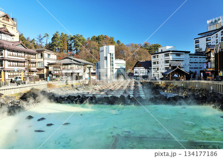 群馬県 草津 市街地の湯畑 群馬県 草津 市街地の湯畑 134177186