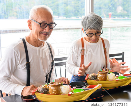 夫婦 海鮮 港 134177353