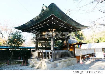 【調布市 湧水の多い国分寺崖線の崖面に抱かれるように立地「深大寺」鐘楼】 【調布市 湧水の多い国分寺崖線の崖面に抱かれるように立地「深大寺」鐘楼】 134177389