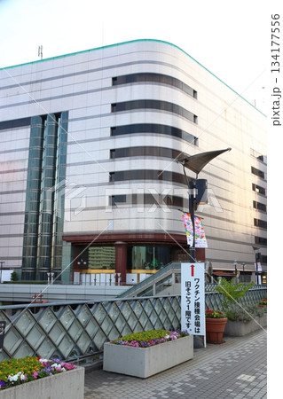 旧そごう施設を利用したワクチン接種会場（埼玉県川口市） 134177556