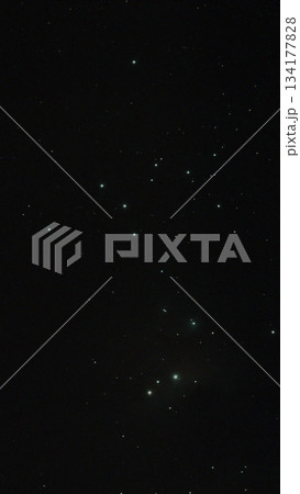 美しい宇宙に漂う星雲 134177828