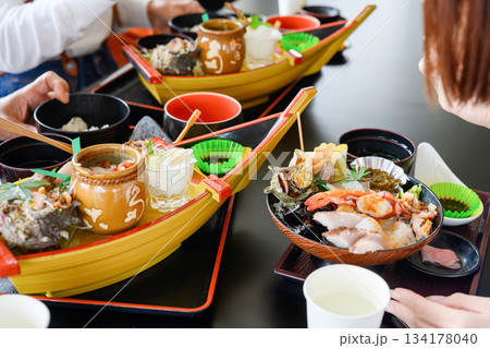 海鮮御膳を楽しむ 134178040