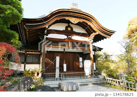 【日野市　関東三不動の一つ「高幡不動尊金剛寺」大玄関】 134178625