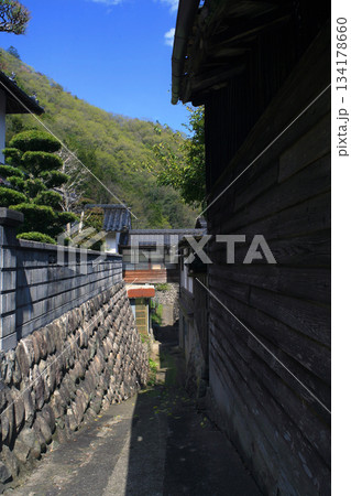 渡り廊下のある家 134178660