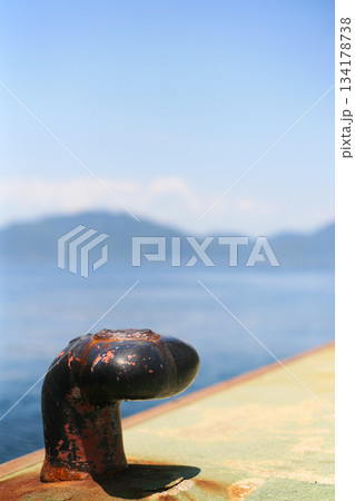 港の係留柱 134178738