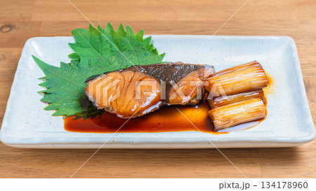 鰤の照り焼き 木目背景 Japanese Yellowtail Teriyaki on Wooden 鰤の照り焼き 木目背景 Japanese Yellowtail Teriyaki on Wooden 134178960