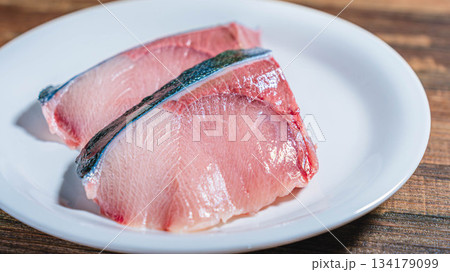 鰤の切り身 134179099