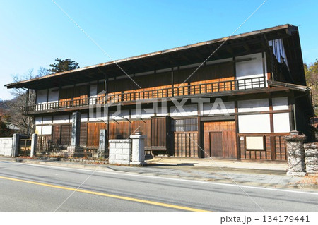 【大月市　国指定重要文化財　甲州街道「下花咲宿本陣(星野家住宅)」外観】 134179441