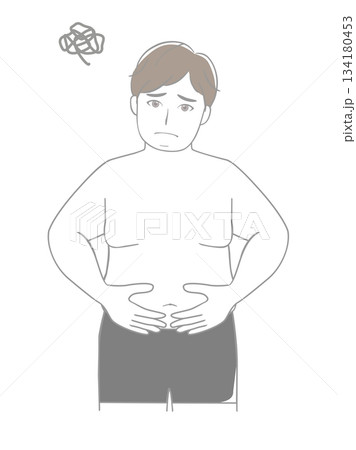 お腹の脂肪を気にする男性 134180453