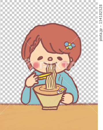 ラーメンを食べるショートヘアの女の子 134182528