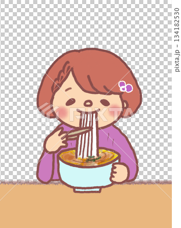 一個留著波波頭的女孩正在大口吃烏龍麵。 134182530
