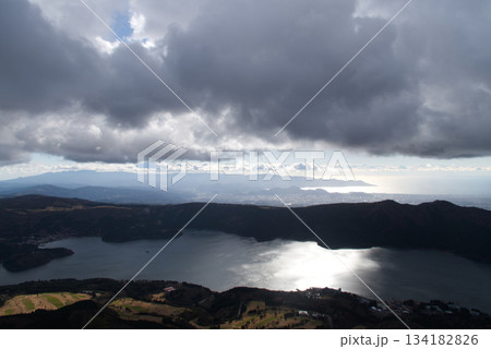 山頂からみる芦ノ湖 134182826
