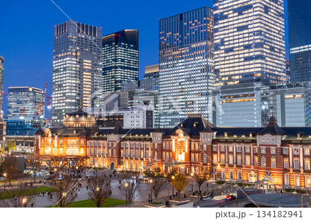《東京都》東京駅の夜景 134182941