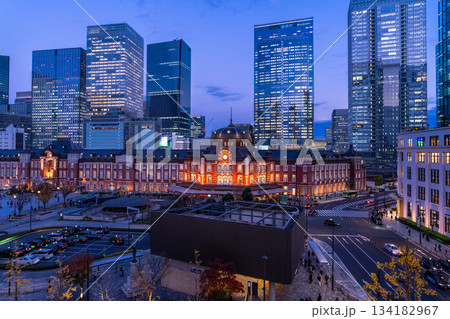 《東京都》東京駅の夜景 134182967