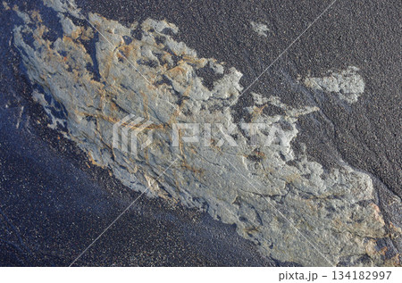 海辺、波の織りなす美しさ、神秘さ。寄せては返す波、地球の息遣いのようにも見えてくる、水のパターン。 海辺、波の織りなす美しさ、神秘さ。寄せては返す波、地球の息遣いのようにも見えてくる、水のパターン。 134182997