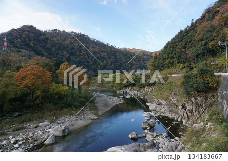 秋の鳥取　奥大山の紅葉風景 134183667
