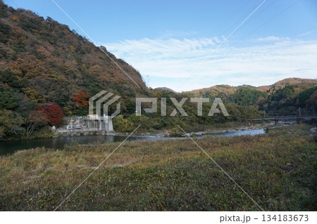 秋の鳥取　奥大山の紅葉風景 134183673