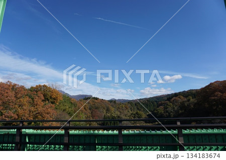 秋の鳥取　奥大山の紅葉風景 134183674