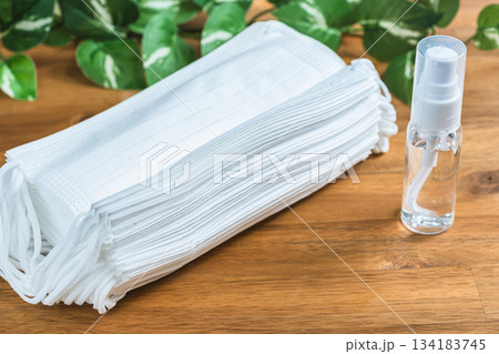 不織布マスクと消毒スプレーの感染症対策セット 不織布マスクと消毒スプレーの感染症対策セット 134183745