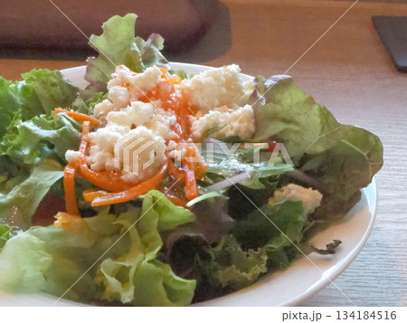 サラダのクローズアップ 134184516