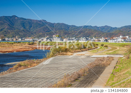 初冬の桂川風景 京都市 初冬の桂川風景 京都市 134184800