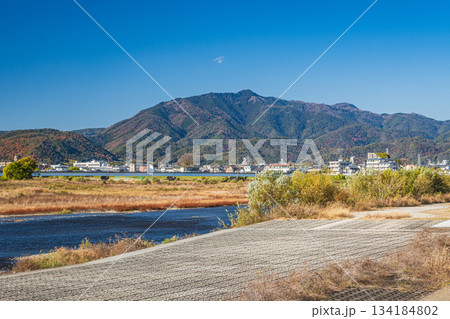 初冬の桂川風景 京都市 初冬の桂川風景 京都市 134184802