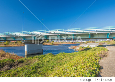 桂川に架かる道路橋　西大橋　京都市 134184806