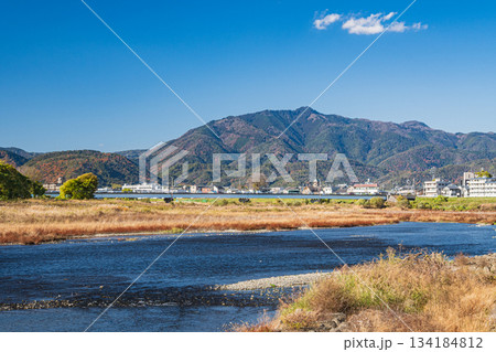 初冬の桂川風景　京都市 134184812