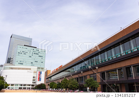 JR仙台駅の駅舎と広い空 宮城県仙台市青葉区中央 JR仙台駅の駅舎と広い空 宮城県仙台市青葉区中央 134185217