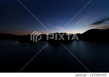 初冬の奈良布目ダム日没からブルーアワーまで　ブルーアワー③ 134185479