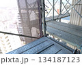 高層マンション外壁修繕工事の足場 134187123