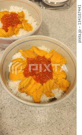 うにいくら丼 202501(2) 134187441