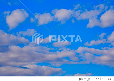 青空に浮かぶ雲 青空に浮かぶ雲 134188053