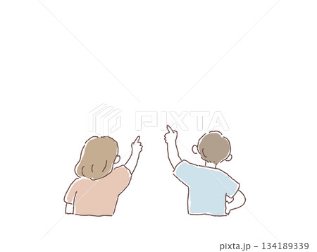指をさす子供の後ろ姿 指をさす子供の後ろ姿 134189339