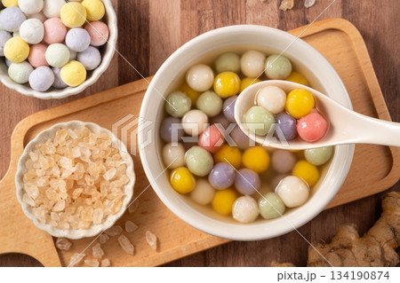 カラフル 多彩 色とりどり 134190874