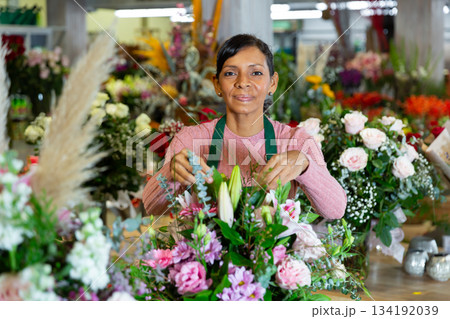 Flower seller prepares a luxury bouquet at flower shop Flower seller prepares a luxury bouquet at flower shop 134192039