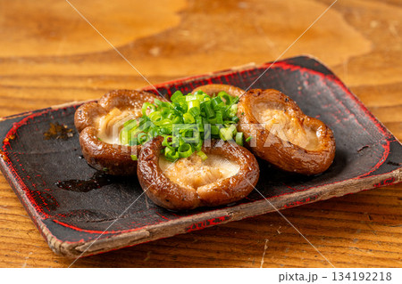 椎茸炭焼き 134192218