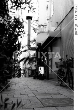 神戸・元町の脇道 134193178