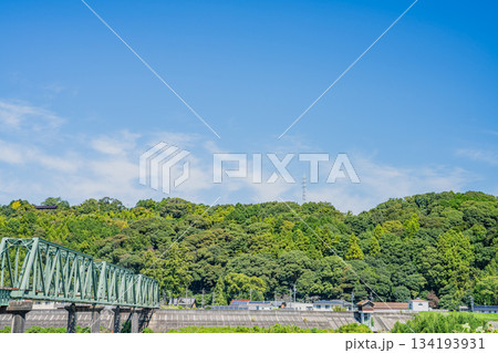 浜松市の天竜浜名湖鉄道の線路と街並み(静岡県) 134193931