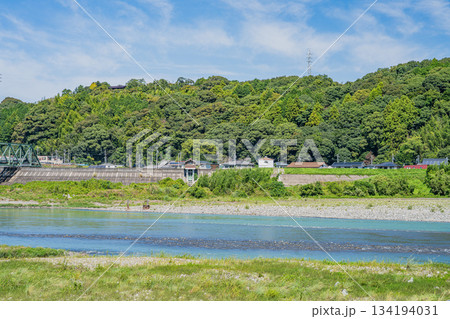 浜松市の天竜浜名湖鉄道の線路と街並み(静岡県) 134194031