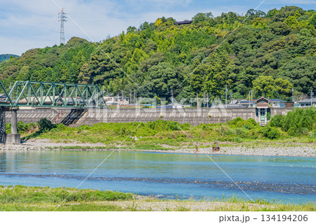 浜松市の天竜浜名湖鉄道の線路と街並み(静岡県) 浜松市の天竜浜名湖鉄道の線路と街並み(静岡県) 134194206